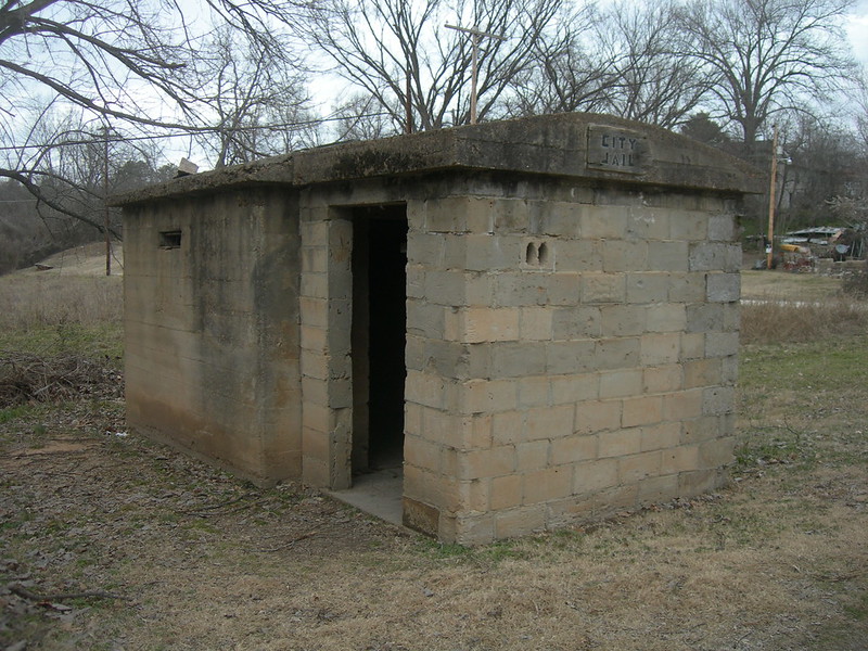 The abandoned East Calico Rock jail.