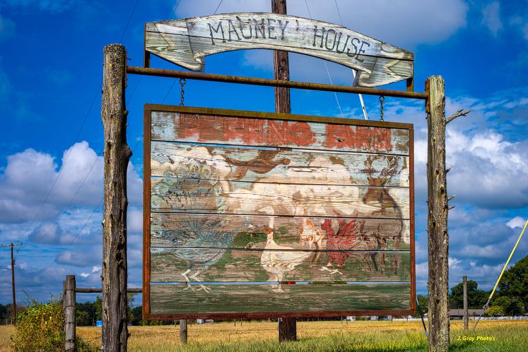 Mauney's House sign in Murfreesboro Arkansas